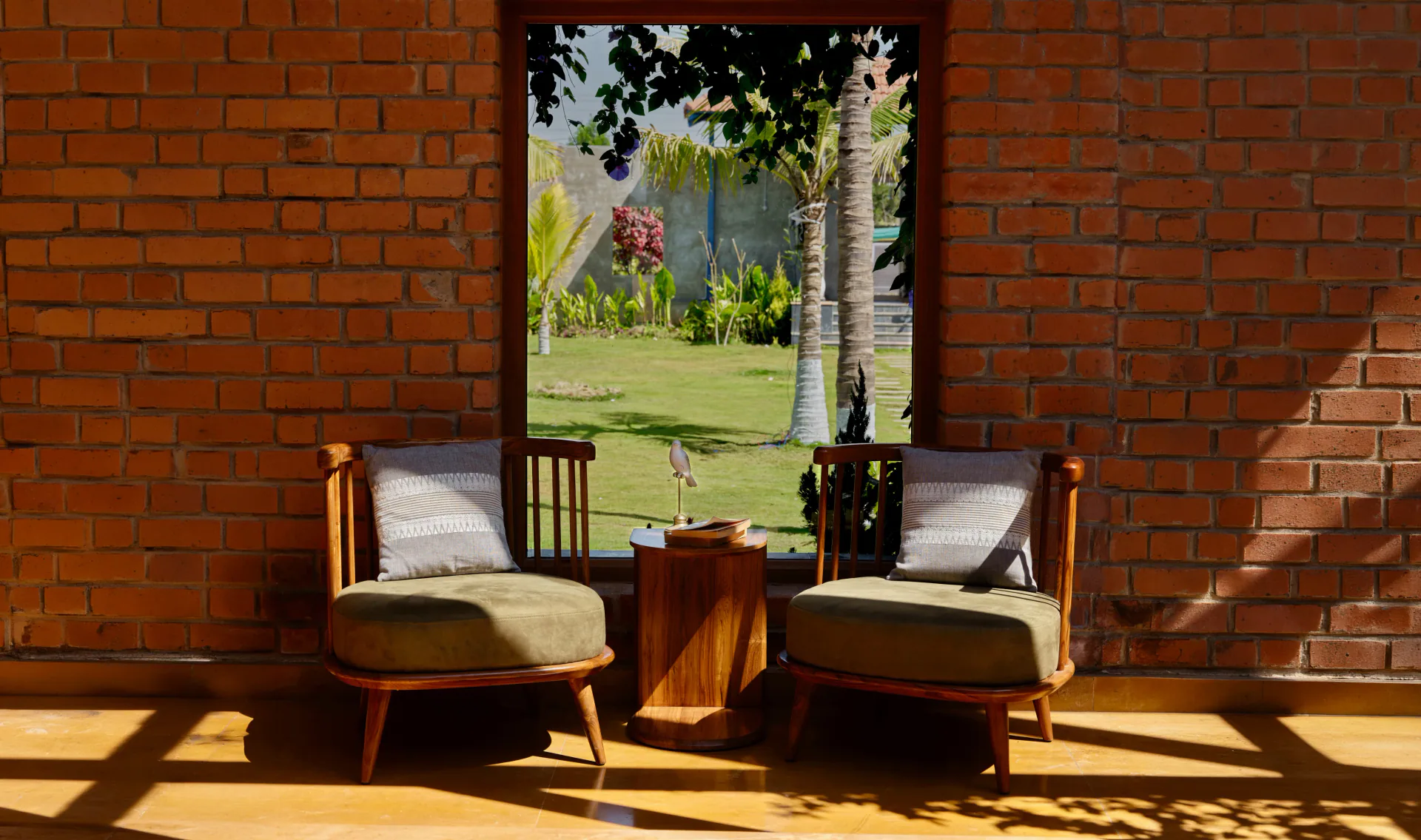 Traditional mandava-style sitting room at CoQuitos