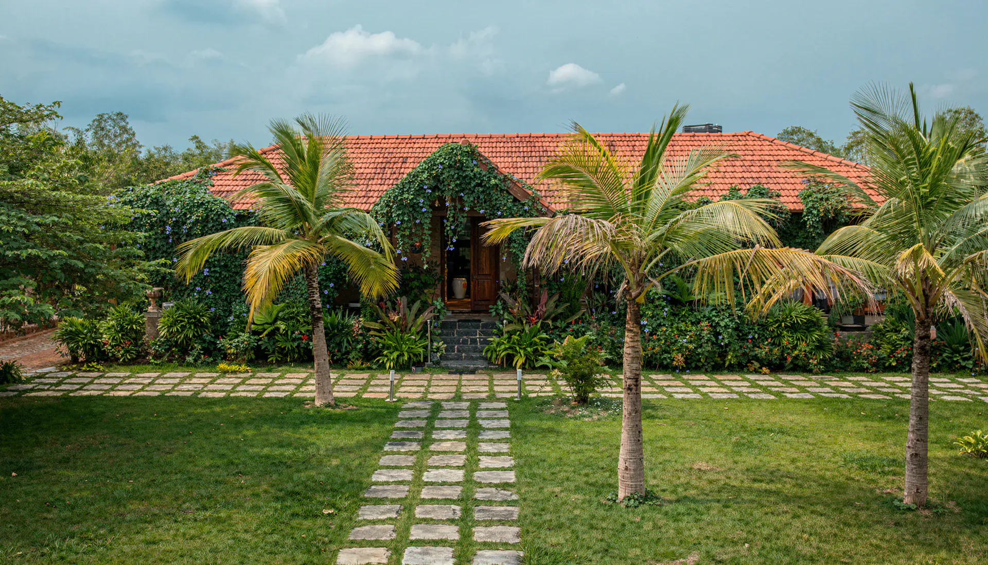 Naturally ventilated garden approach at CoQuitos