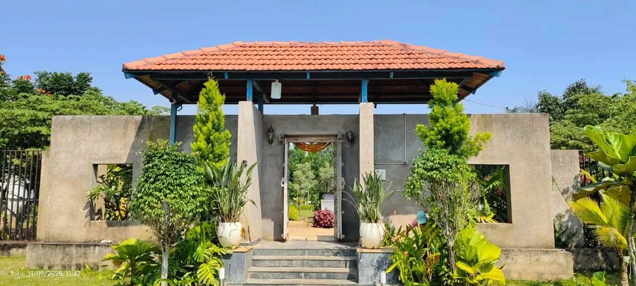 Traditional tiled entrance pavilion at CoQuitos