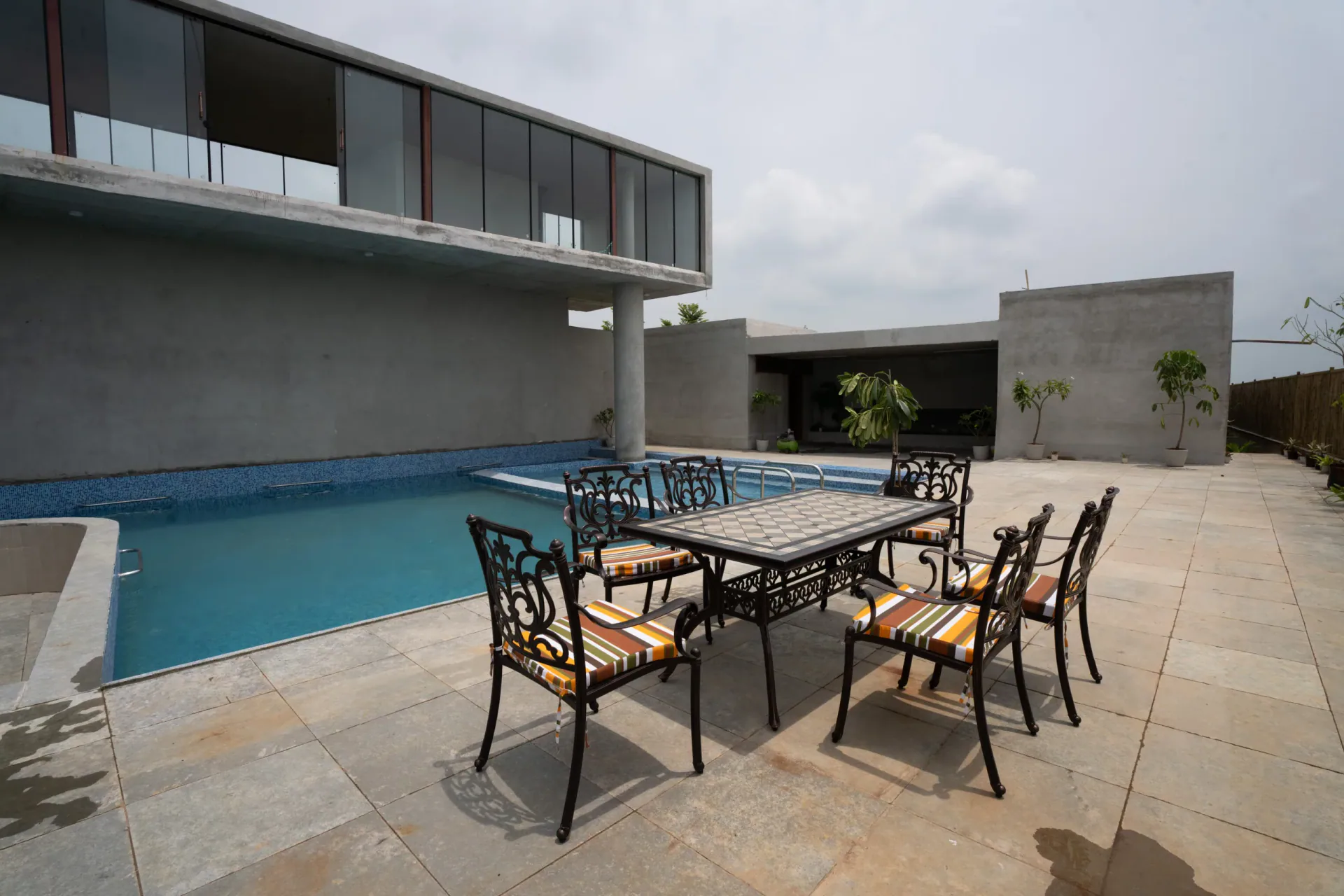 R.House poolside social area